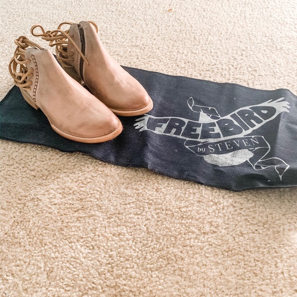 Size 9 Freebird JoJo booties.  SOLD - Picture 3 of 4